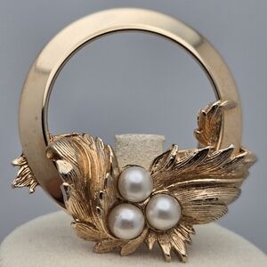 Sarah Coventry "Endearing" Gold-Tone Faux Pearl Vintage 1965 Brooch Pin